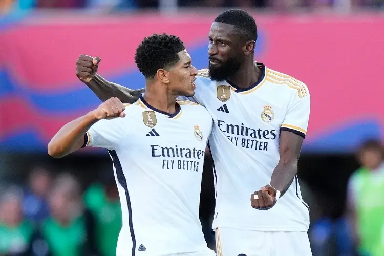 ¡De pie ante Bellingham! Real Madrid le pega al Barcelona y es líder