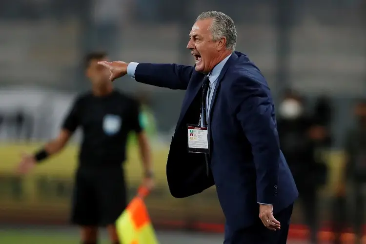Costa Rica presenta a su nuevo director técnico