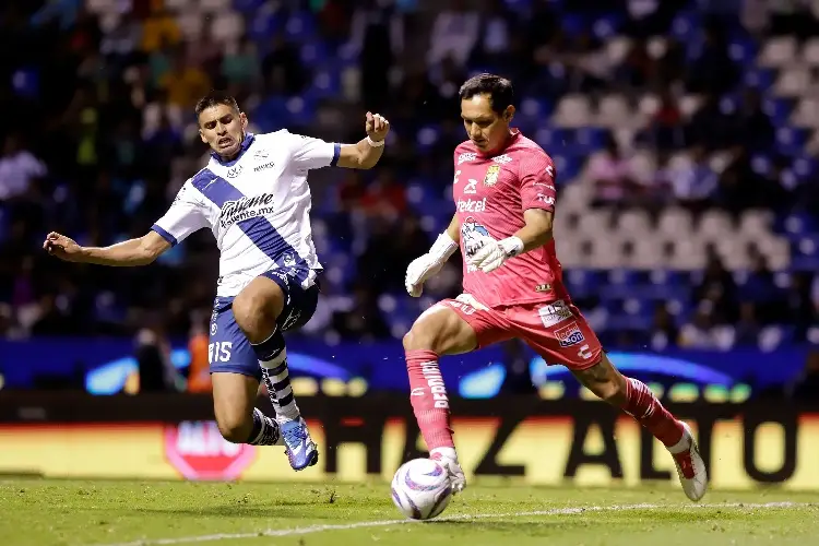 Puebla vence a León en un juego de nueve goles
