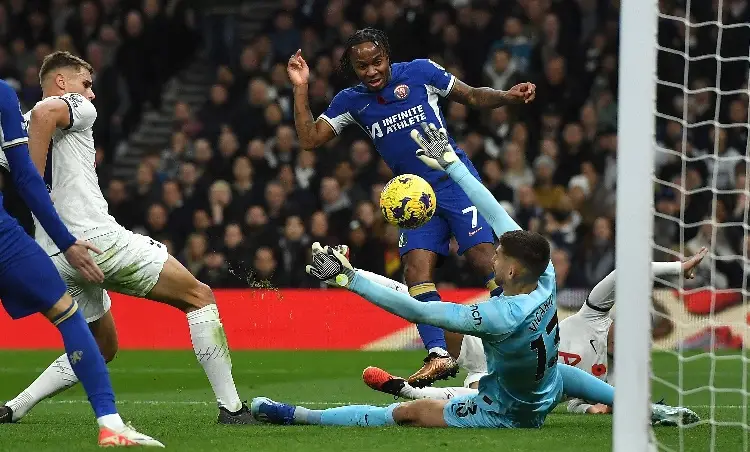 Chelsea golpea a un Tottenham con nueve jugadores