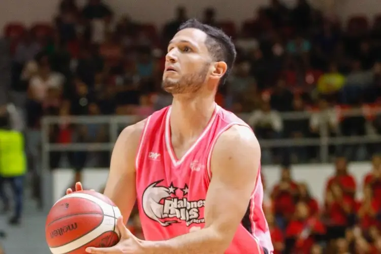 'Sandy' Villanueva de los Halcones, entre los mexicanos destacados de LNBP