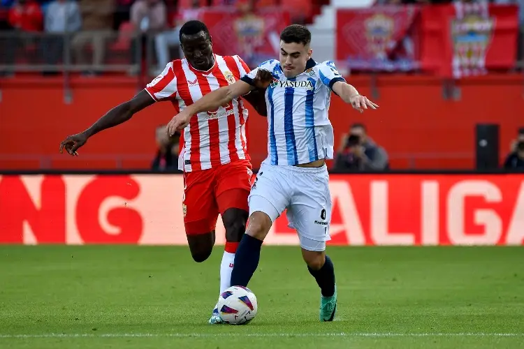 El Almería de César Montes pierde y se hunde en La Liga 