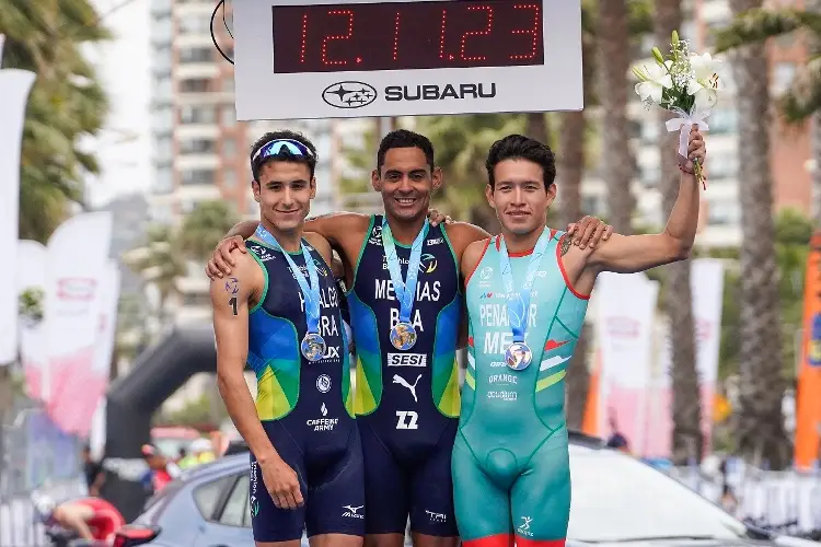 Mexicano Aram Peñaflor gana medalla en Copa del Mundo de Triatlón