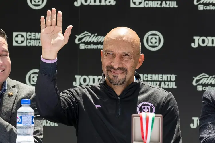 'Conejo' Pérez se va de Cruz Azul