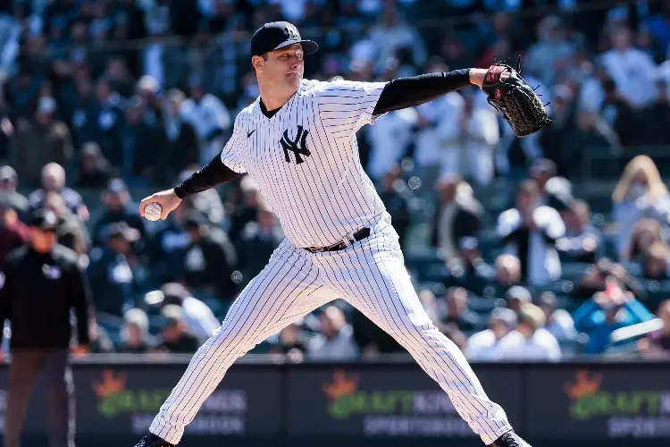 Snell y Cole ganan el premio Cy Young en las Grandes Ligas