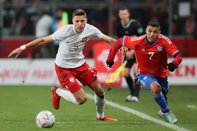 DT de Chile anima a sus jugadores a relevar a Alexis Sánchez y Vidal