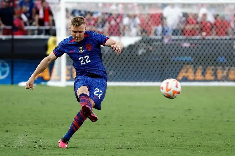 Estados Unidos pierde, pero clasifica a la Copa América