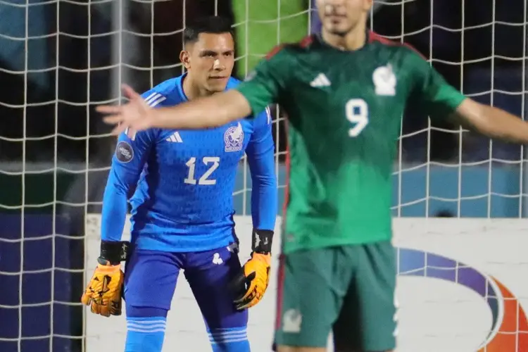 En el Tri ven a Malagón listo para suplir a Memo Ochoa