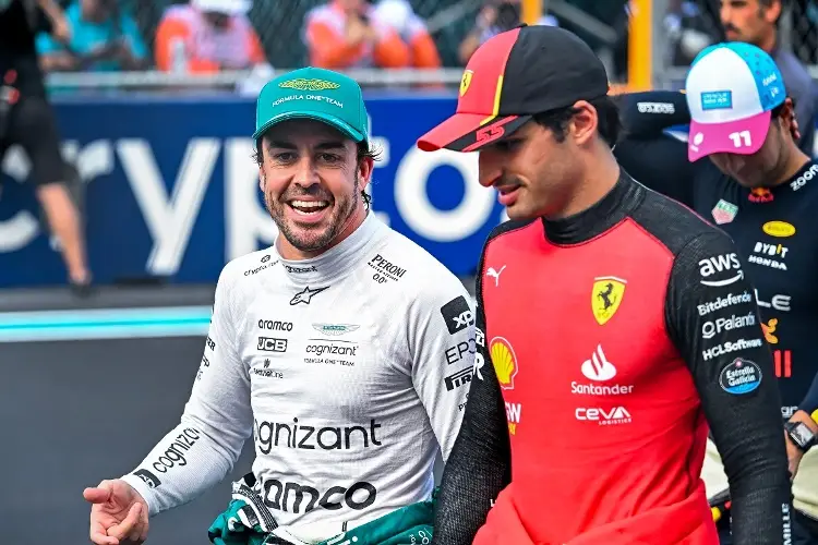 Alonso y Sainz en la batalla por el cuarto lugar de F1