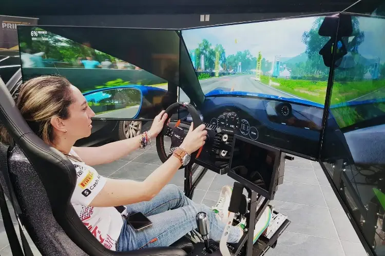 Entrena Laura Sanz con tecnología avanzada en Neo Racing Simulators