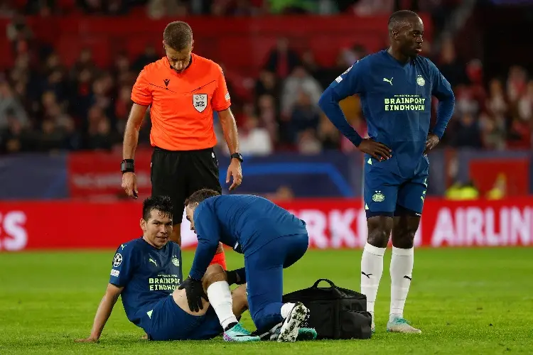 'Chucky' Lozano lesionado y suspendido tras juego en Champions