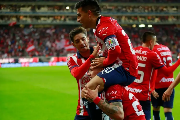 Chivas vence a Pumas en la ida de los cuartos de final
