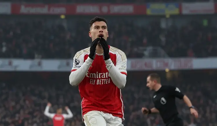 Arsenal se escapa en la Premier League