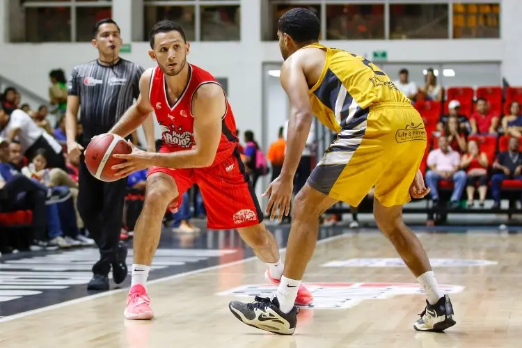 Jugador de los Halcones Rojos de Veracruz refuerza a Halcones de Xalapa en Liga de Campeones