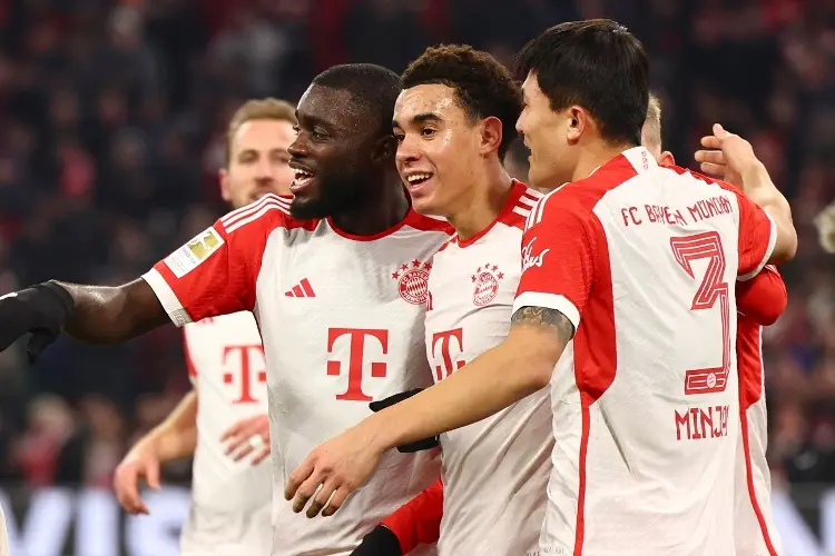 Bayern Múnich golea y acecha el liderato en Alemania 