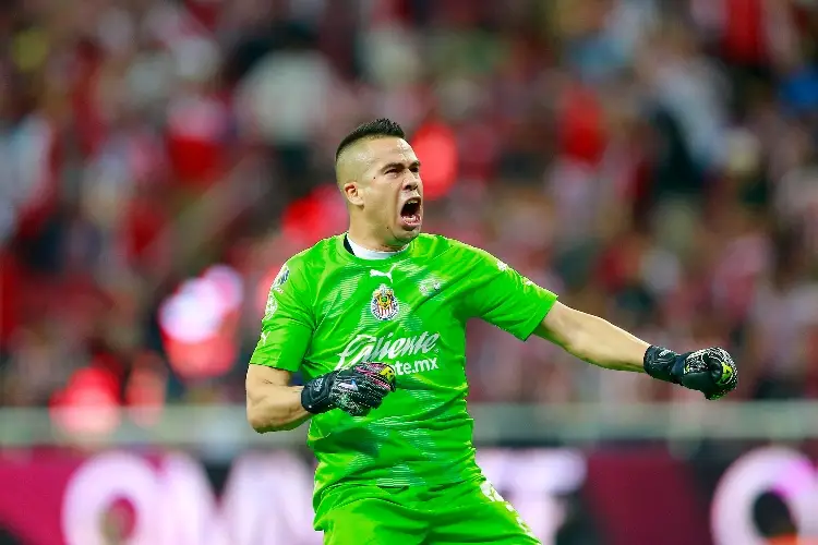 Chivas busca desprenderse del 'Wacho' Jiménez