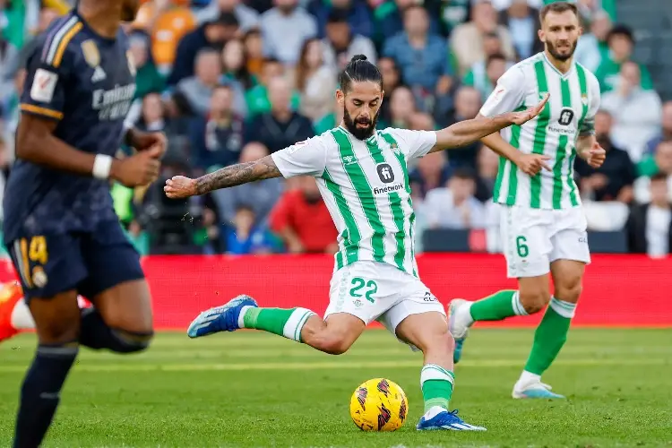 Isco renueva su contrato con el Real Betis