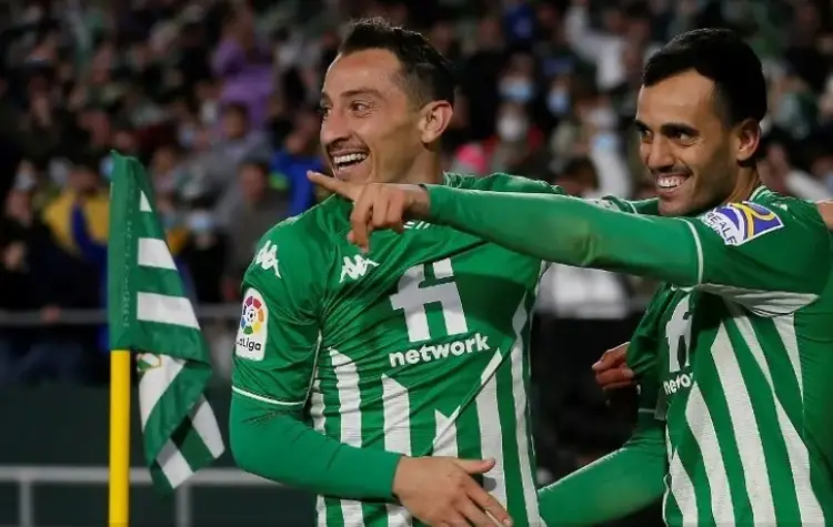 DT del Betis desea un gran 2024 para Andrés Guardado y los béticos