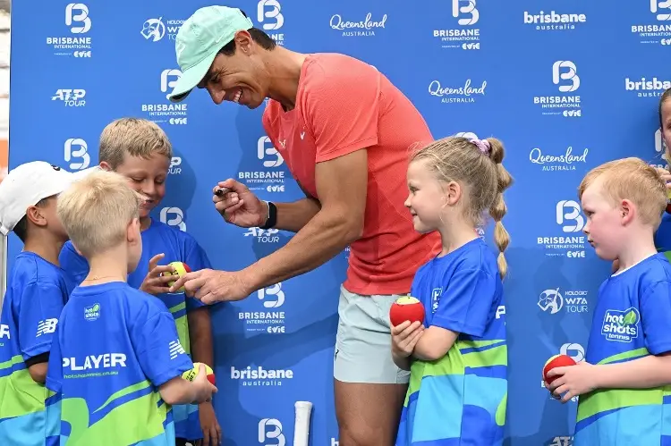 Nadal recibe cariño de los fans previo a su regreso