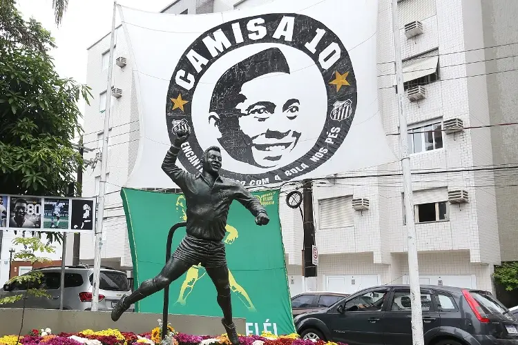 Con homenajes en todo Brasil, así viven el primer aniversario de la muerte de Pelé