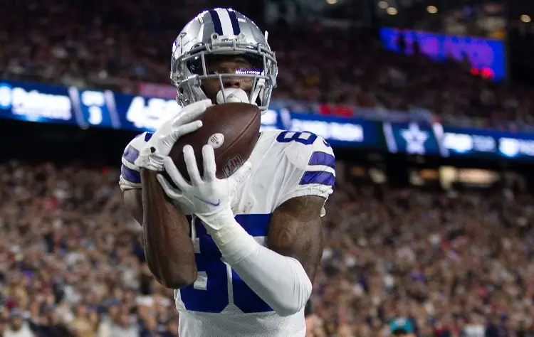 Cowboys ganan y siguen en la lucha por el título del Este 