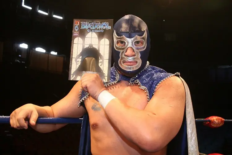 Blue Demon Jr. se lanza contra luchadores enmascarados