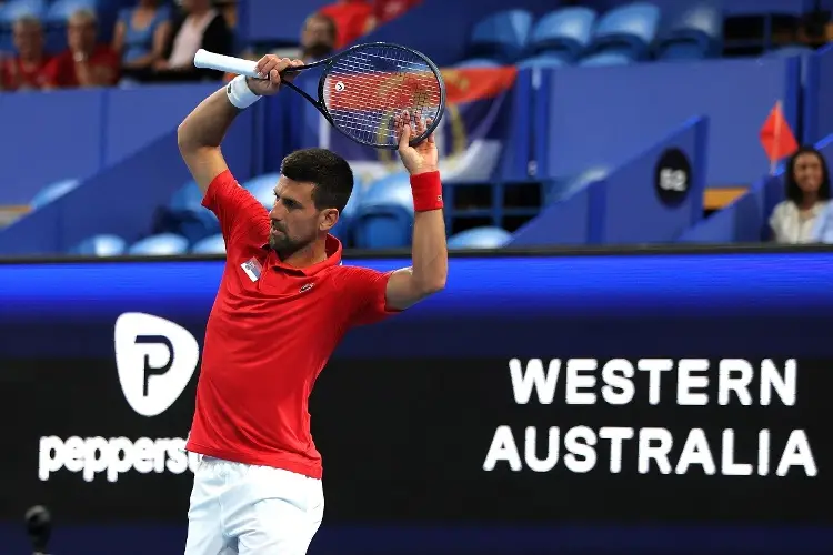 Djokovic ilumina a Serbia