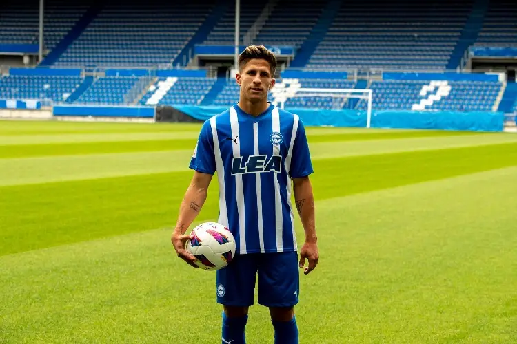 Simeone expresa su emoción por debutar con Alavés tras su dura lesión