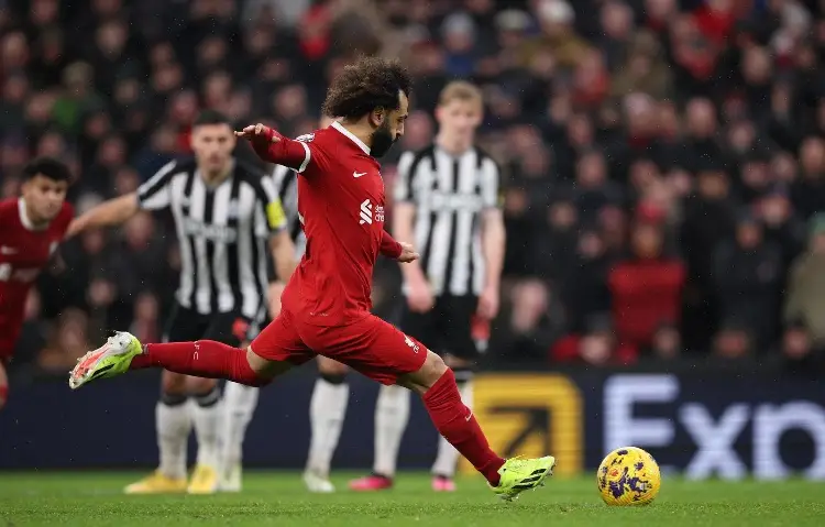 De la mano de Salah, Liverpool golea a Newcastle