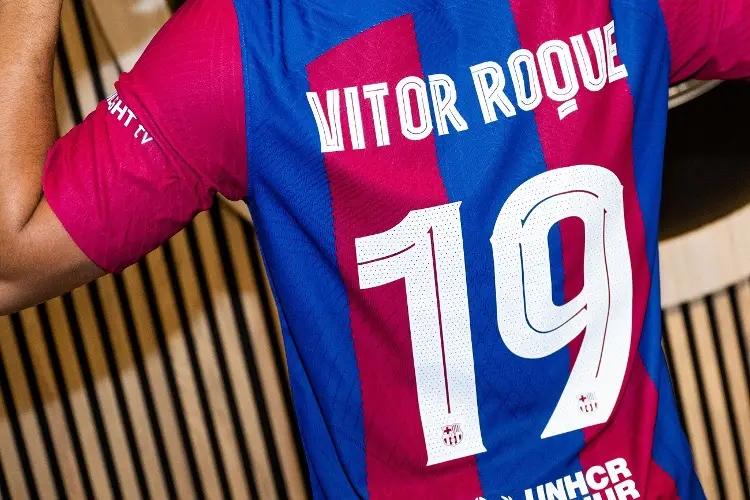 Vitor Roque, principal novedad en la convocatoria del Barcelona