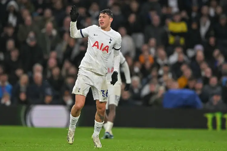 Tottenham y Fulham avanzan en la Copa de Inglaterra