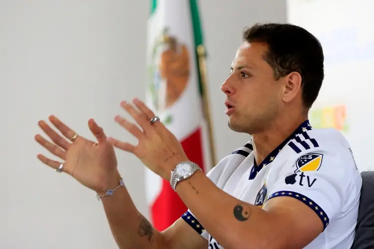 Jugadores de Chivas bromean con llegada de Chicharito (VIDEO)