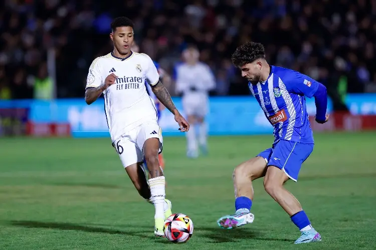 Real Madrid debuta al brasileño Vinicius Tobías