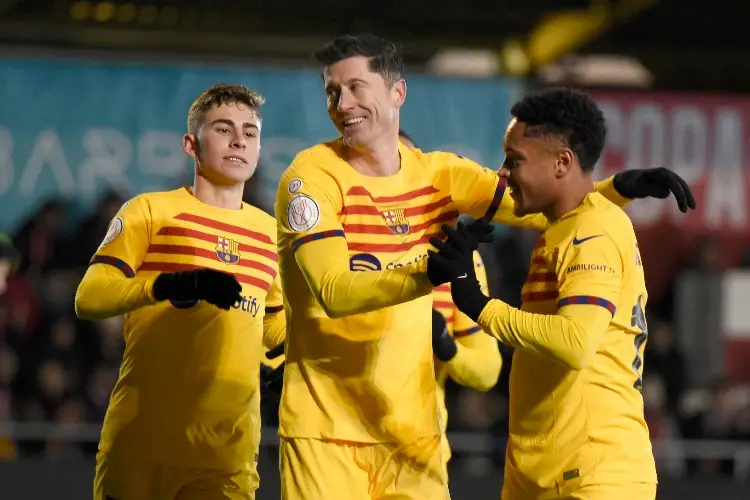 Barcelona sufre para vencer a un modesto club en la Copa del Rey