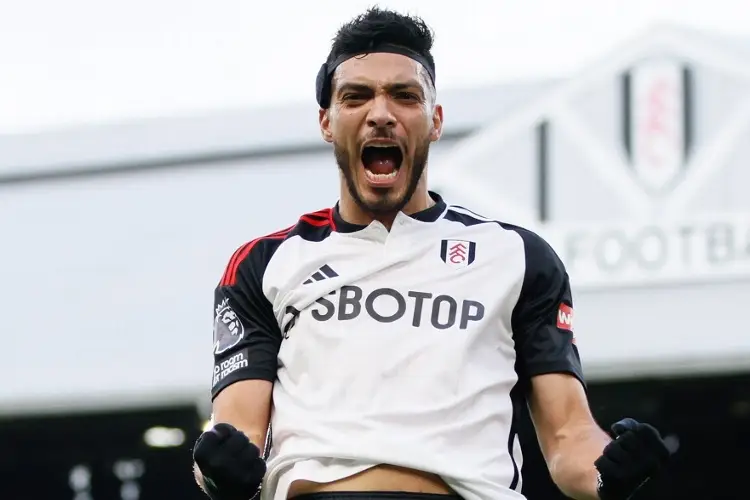 Raúl Jiménez hace el gol más bonito de la Premier League (VIDEO)