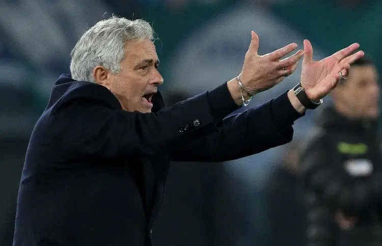 Roma despide a Mourinho