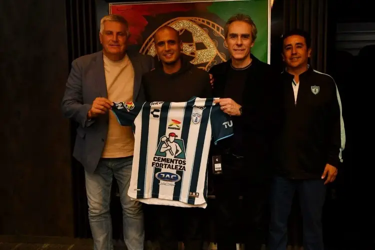 'Chaka' Rodríguez es nuevo futbolista del Pachuca 