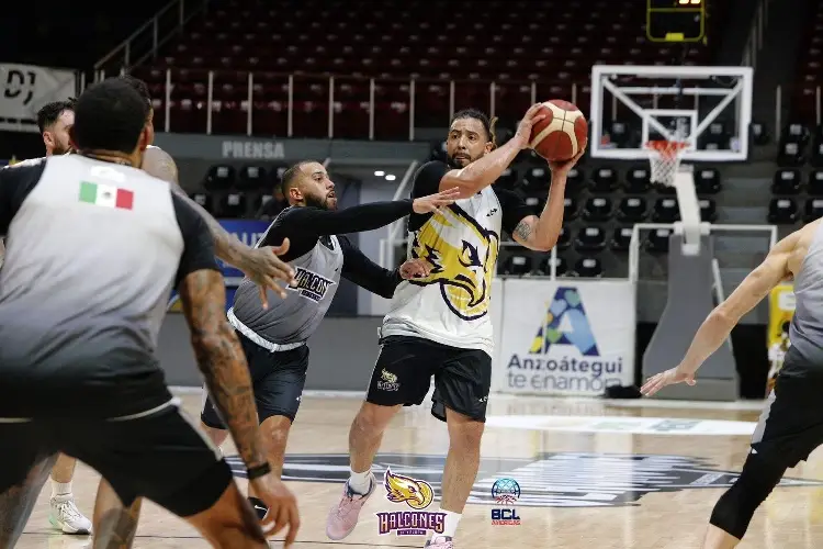 Halcones Xalapa entrena en Venezuela previo a la segunda ventana de la Champions League