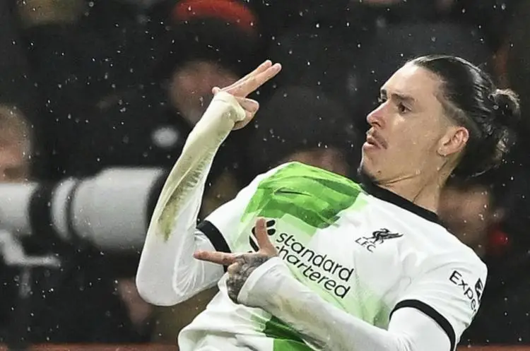 Liverpool destroza a su rival y se afianza al liderato de la Premier League