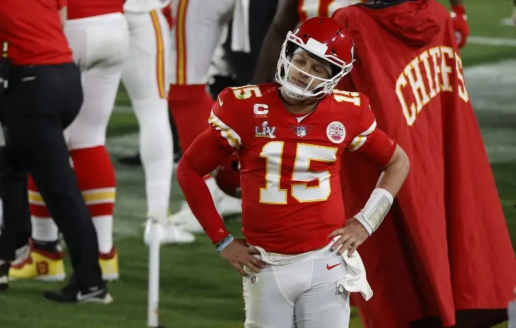 NFL: Mahomes y Kansas City dejan en el camino a los Buffalo Bills