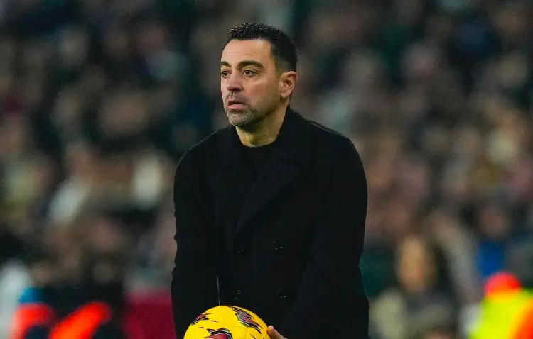 Presidente del Barcelona acepta la renuncia de Xavi
