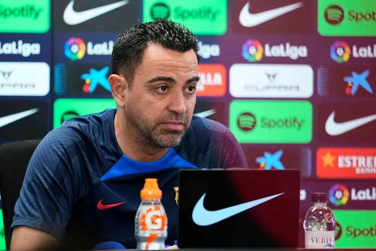 Xavi pide que Barcelona esté unido en sus últimos días como DT