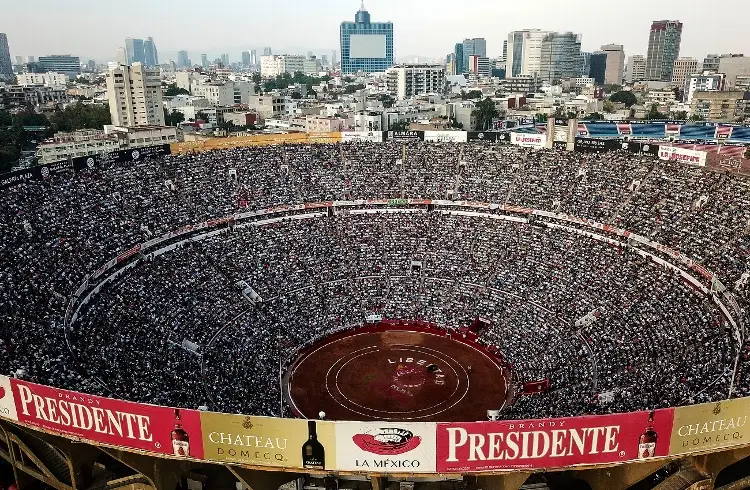 Lleno total en la Plaza de toros México durante corrida de aniversario 