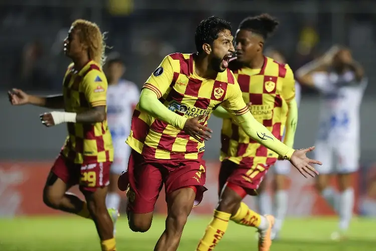 DT mexicano consigue valioso triunfo en la Copa Libertadores