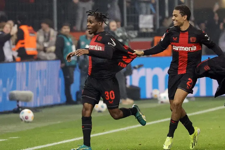 Leverkusen le pega al Bayern para seguir en la cima de la Bundesliga