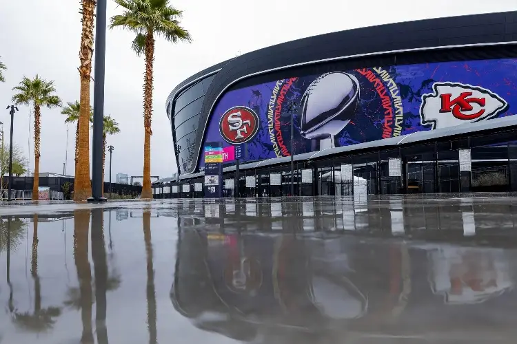 El impresionante estadio de dos mil millones de dólares donde hoy se jugará el Super Bowl
