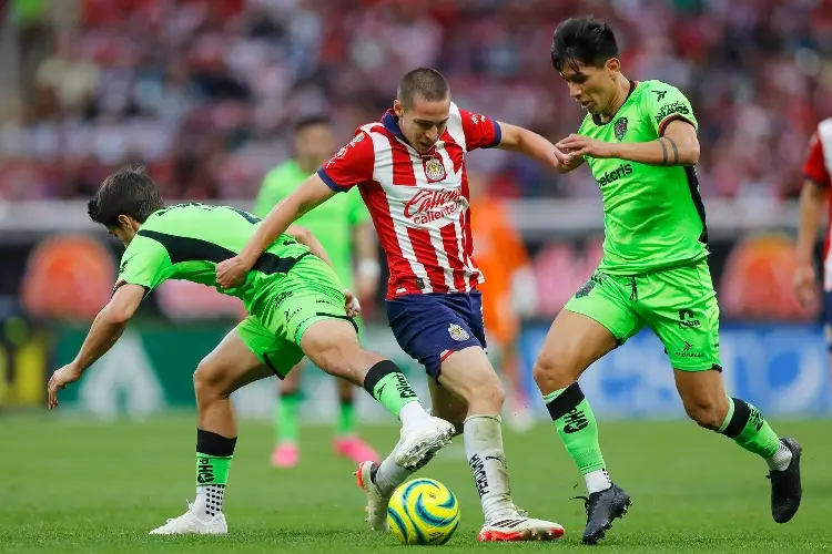 En México la afición se esfuerza mucho más que los jugadores de fútbol: Villoro