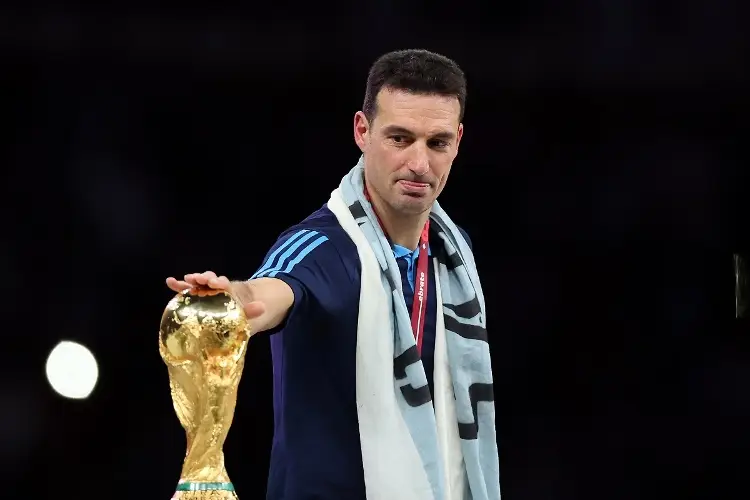 Scaloni no descarta dirigir en la MLS tras ser campeón del mundo