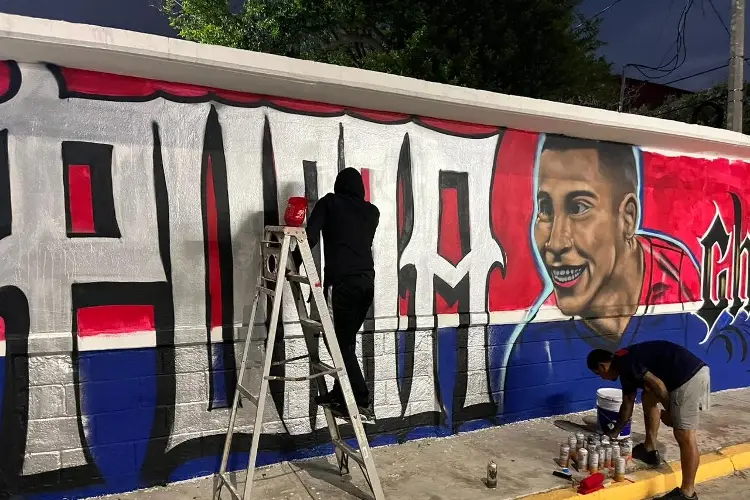Realizan mural en honor al 'Puma' Chávez en Veracruz (VIDEO)