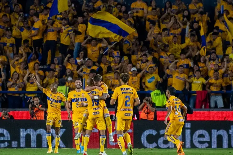 Narrador de TUDN tacha de 'Inm4m4ble' a la afición de Tigres 